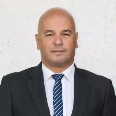 Dr. Ernesto Velázquez